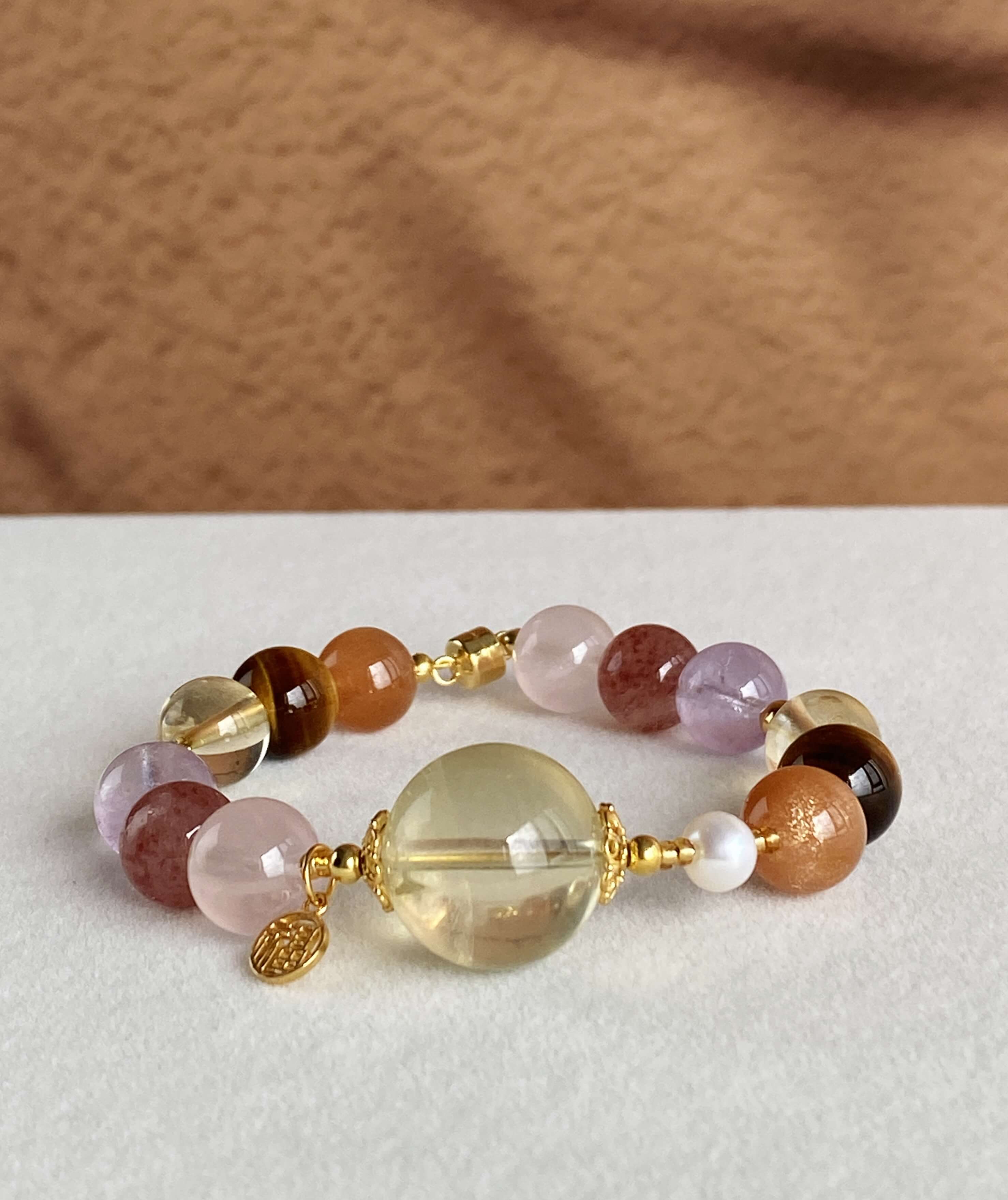 YanJ Jewelry Stablize Crystal Bracelet Flat Lay Display - Meaningful Women's Spiritual Gifts物